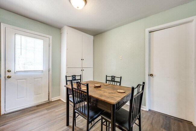 Building Photo - 509 Woodford Ln