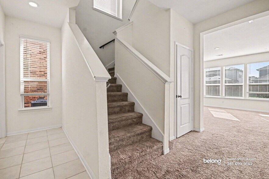 Building Photo - 7218 Bakersfield Ct