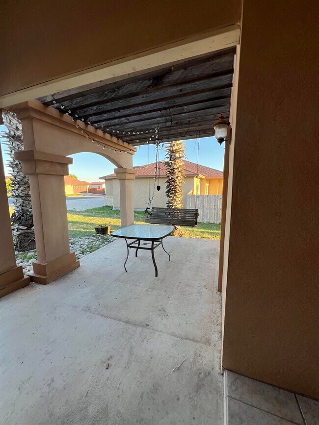 Building Photo - 373 Lenora Ave