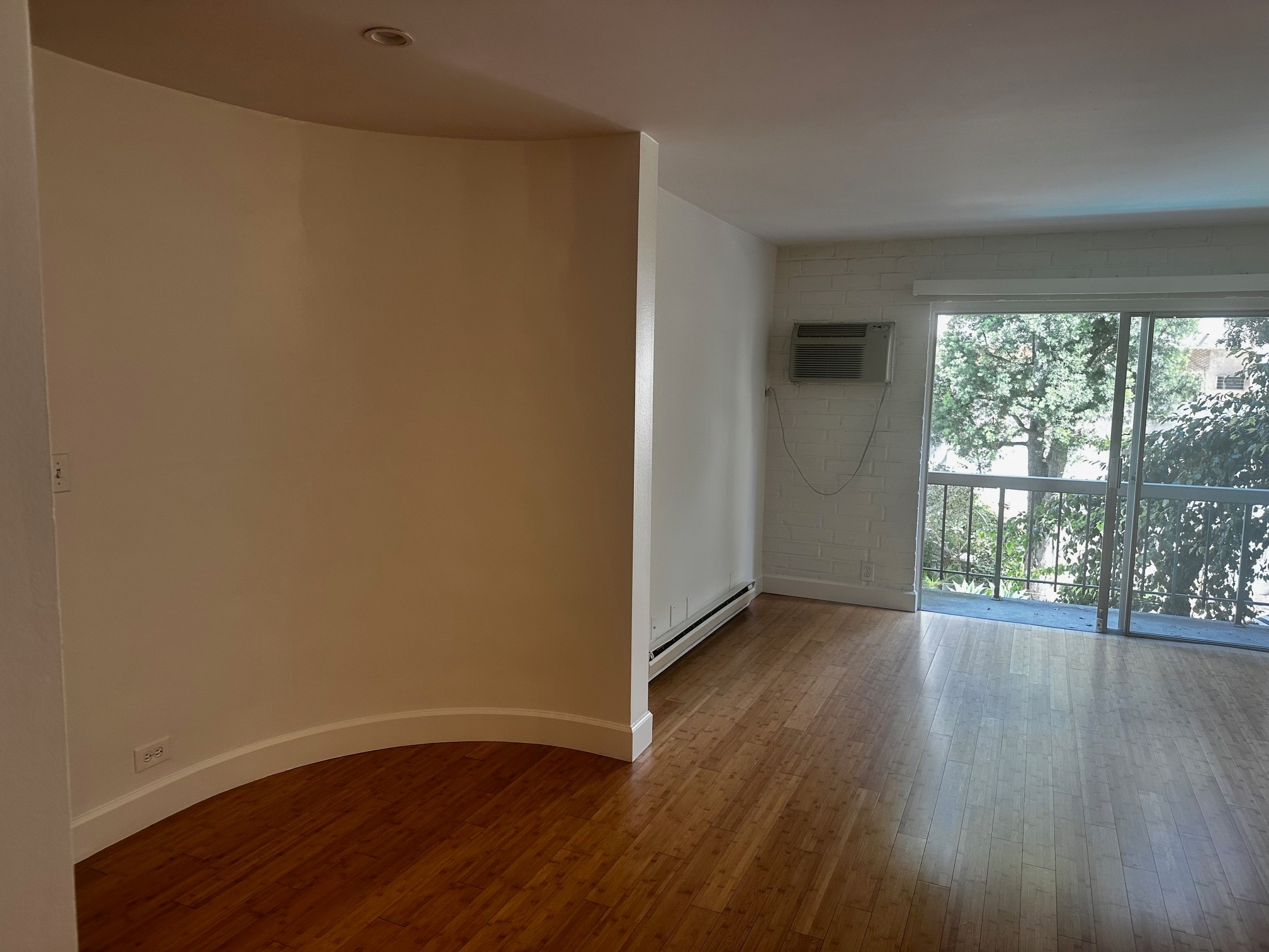 Building Photo - 1440 Veteran Ave