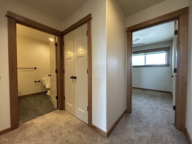 Building Photo - Upgraded 2 Bed, 1.5 Bath Townhouse with St...