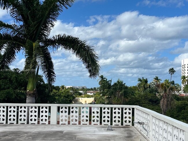 Building Photo - 1698 Jefferson Ave