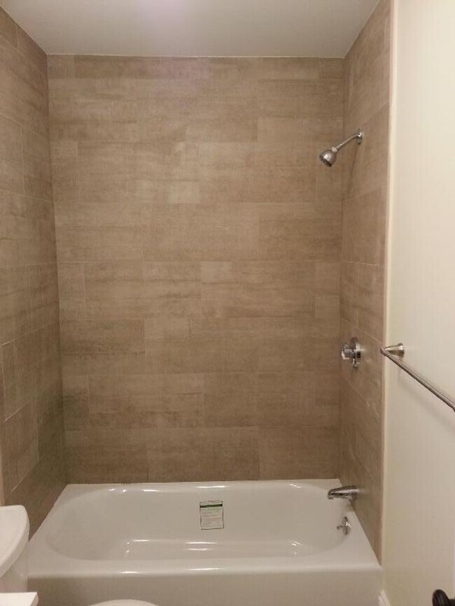 Building Photo - HUge 3 bed in Allston