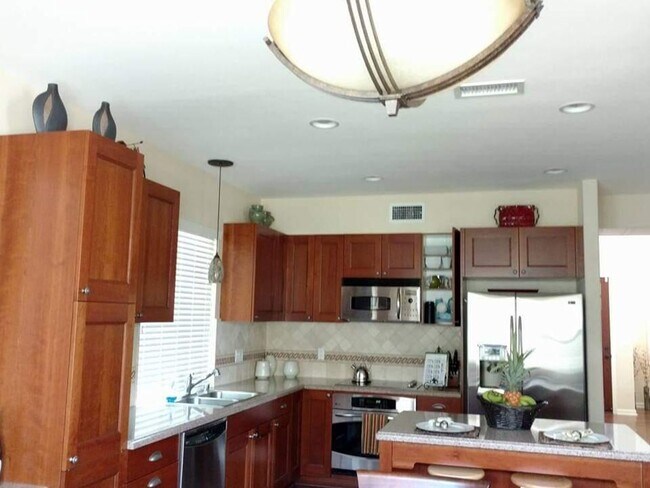 Building Photo - Stunning 3-Bedroom/3-Bathroom in Sunny Ewa...