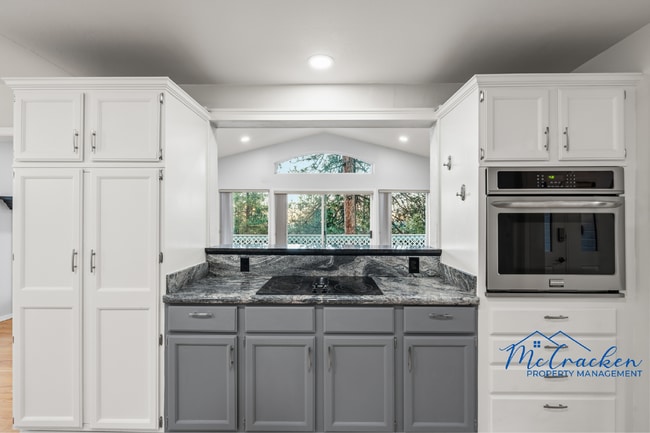 Building Photo - 525 Ashland Loop Rd