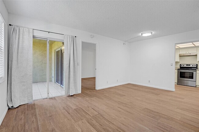 Building Photo - 1560 SE Royal Green Cir