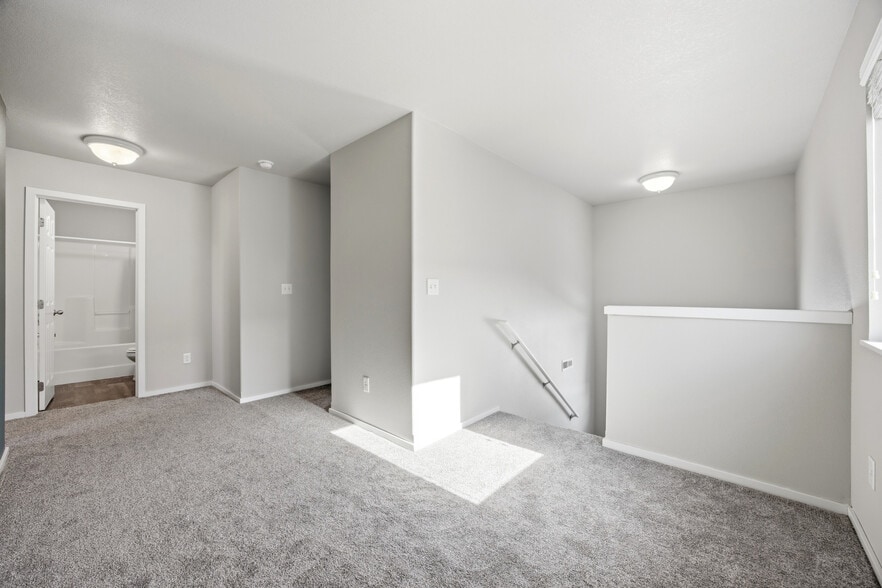 Building Photo - 4304 Estate Dr S