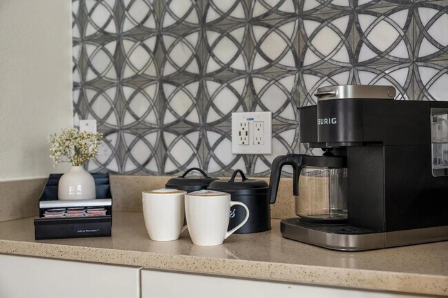 Building Photo - 421 Burma St