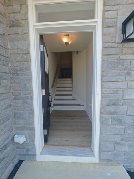 Building Photo - 109 S Durham Dr