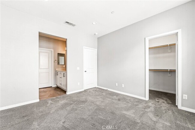 Building Photo - 6331 Pacific Wy