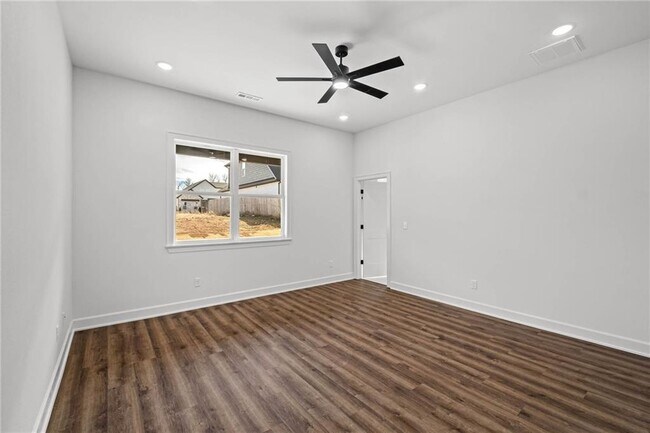 Building Photo - 1821 Lotus Rd