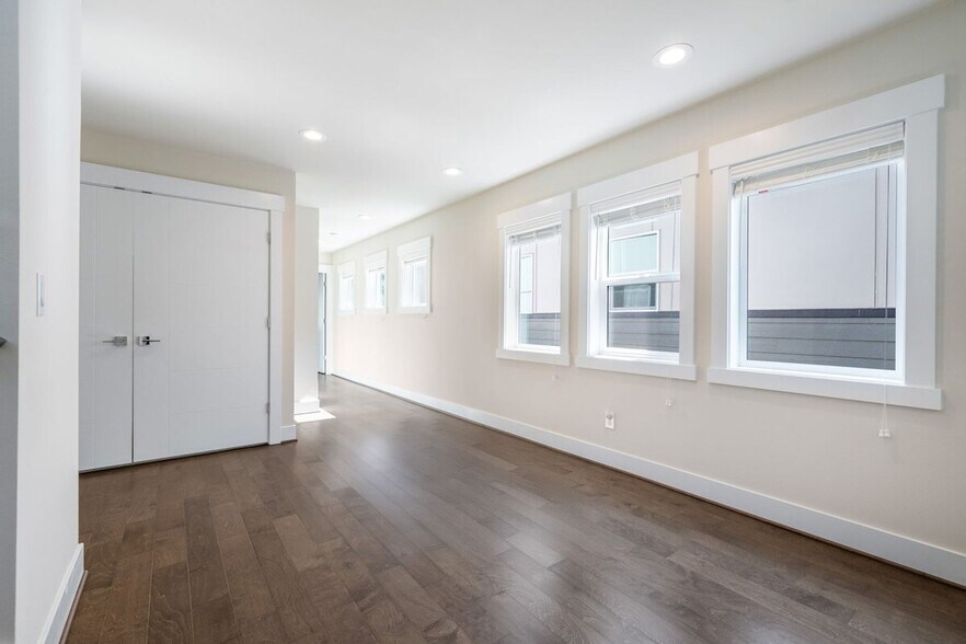 Building Photo - 10404 2nd Pl SW