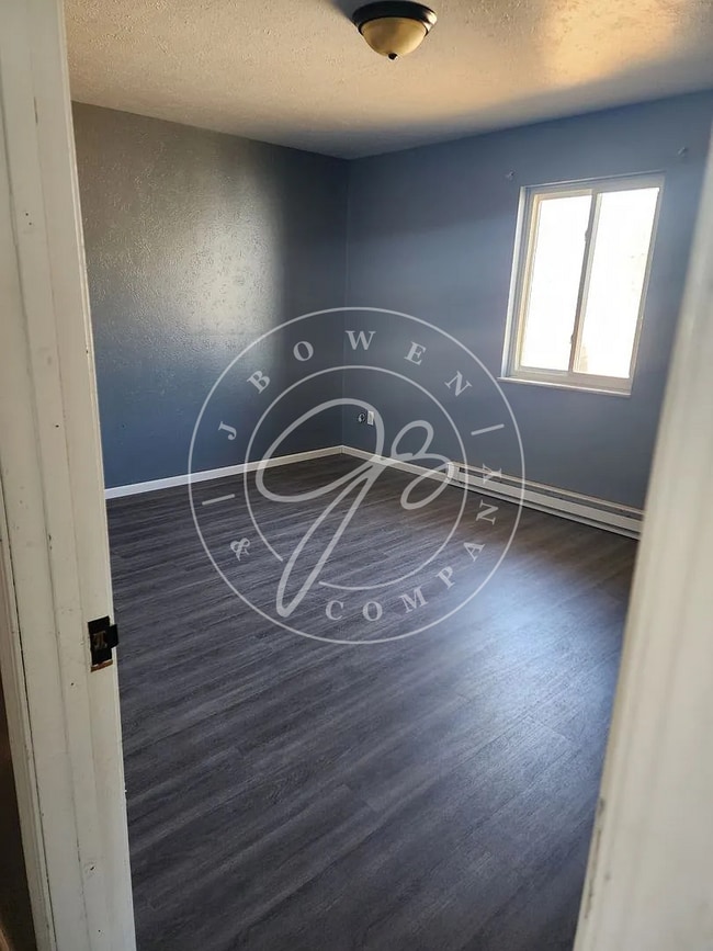 Building Photo - Spacious twin plex- 2 bed 1 bath - Lake Township-Lake Schools!