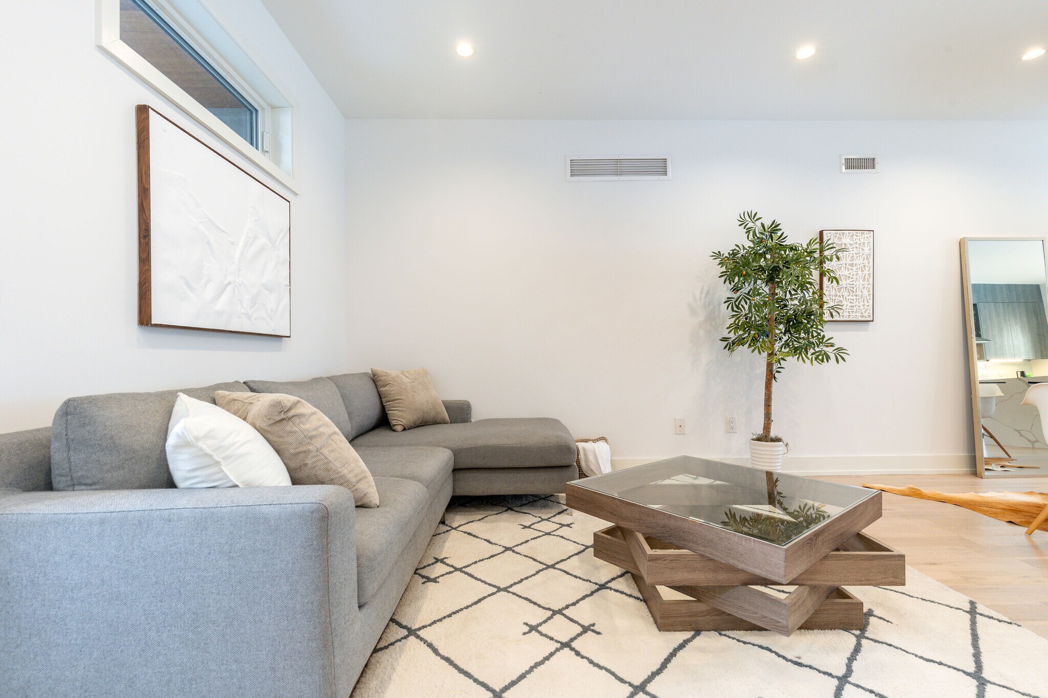 Building Photo - 2058 E Susquehanna Ave