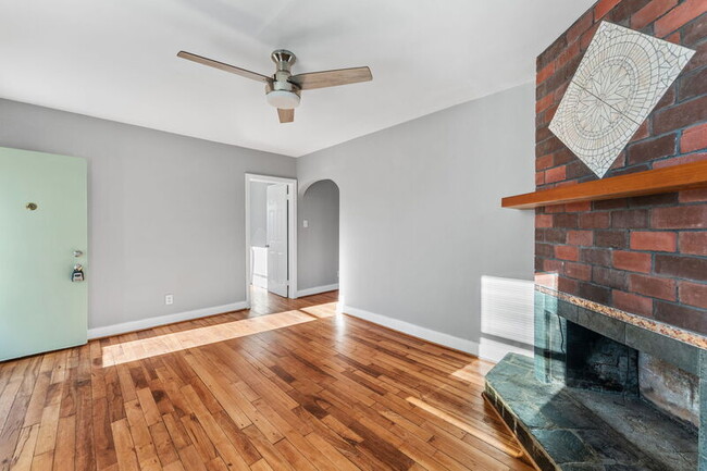 Building Photo - 108 E Magruder St