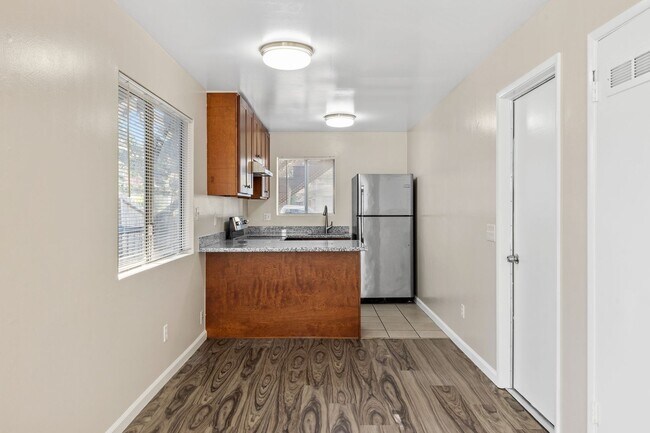 Building Photo - 400-402 Underhill Drive