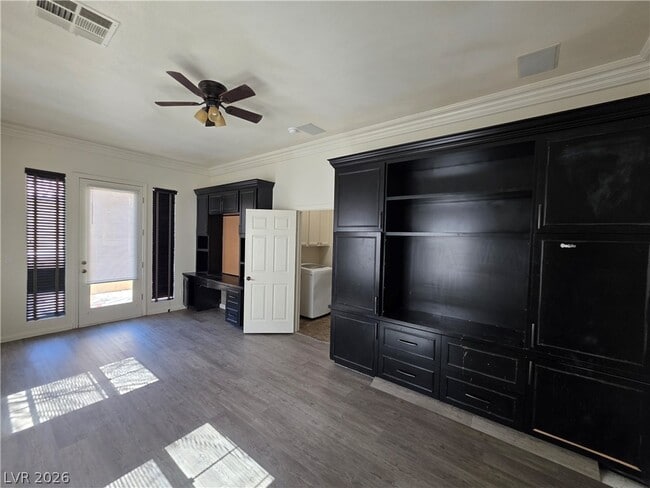 Building Photo - 9338 Wilderness Glen Ave