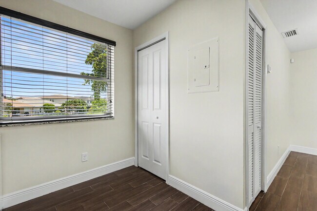 Building Photo - 1250 SW 113th Terrace