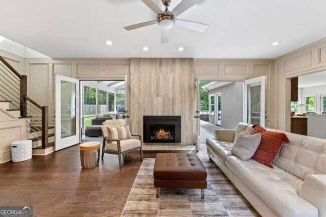 Building Photo - 9950 Farmbrook Ln