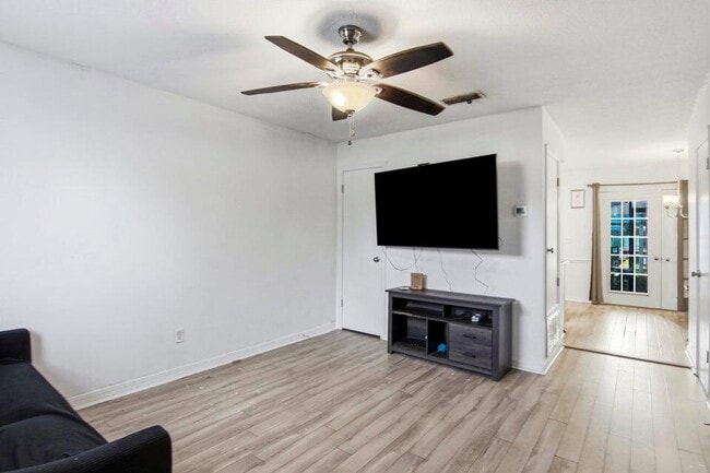 Building Photo - 1325 Greendale Ave