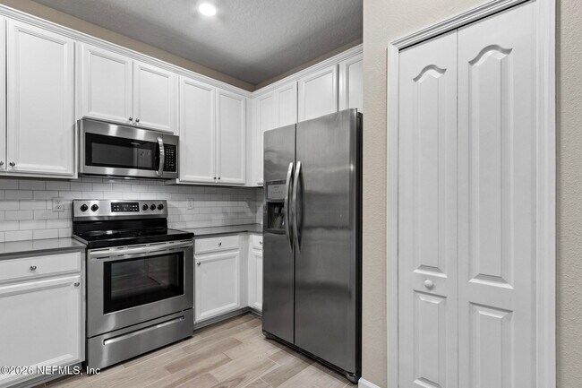 Building Photo - 1111 Beach Dune Dr