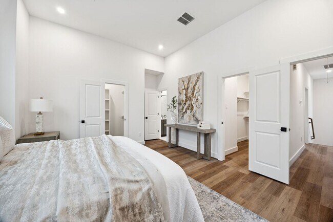 Building Photo - 2121 A Hoskins Dr