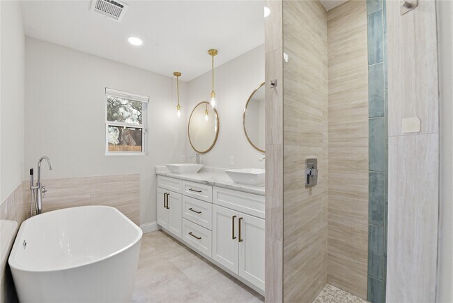 Building Photo - 2606 Parana Dr