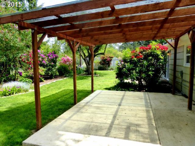 Building Photo - 3 Bedroom Home in a Flourishing Garden Property