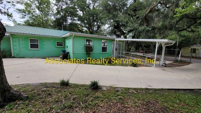 Building Photo - 4 BR, 2 BA  LOOK!!!!   ITS A STEAL!