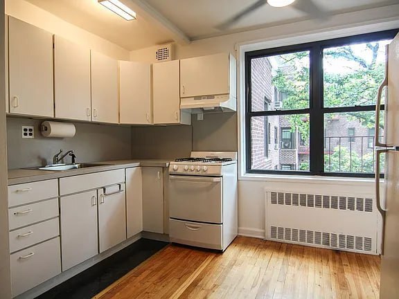 Building Photo - 88-10 34th Ave