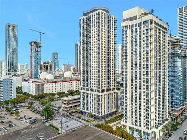 Building Photo - 11 NE 6th St