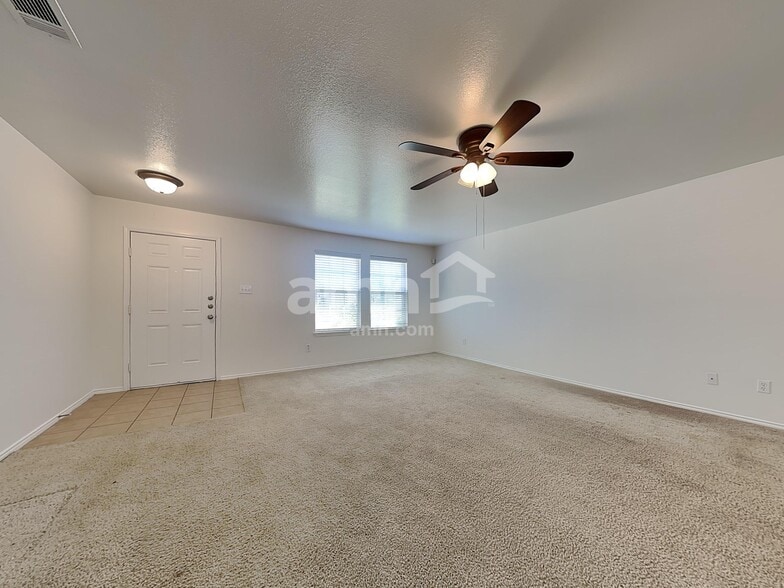 Building Photo - 63 Lantana Dr