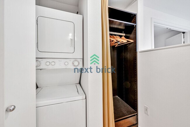 Building Photo - Modern Studio in the Heart of Seattle For ...