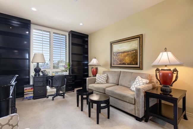 Building Photo - 300 N Swall Dr