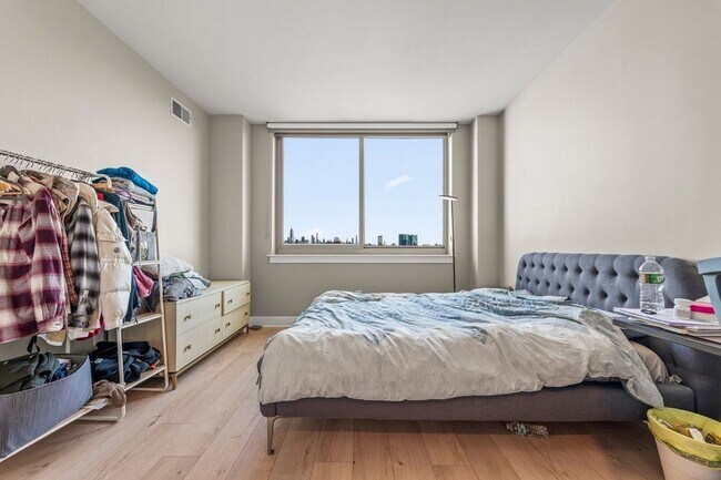 Building Photo - 800 Jackson St