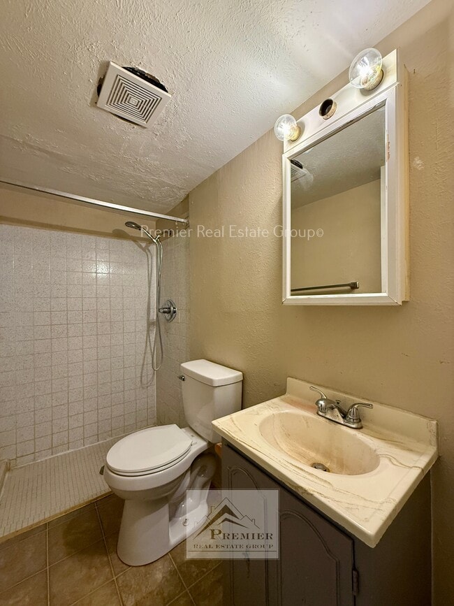 Building Photo - 310 Fairfax St