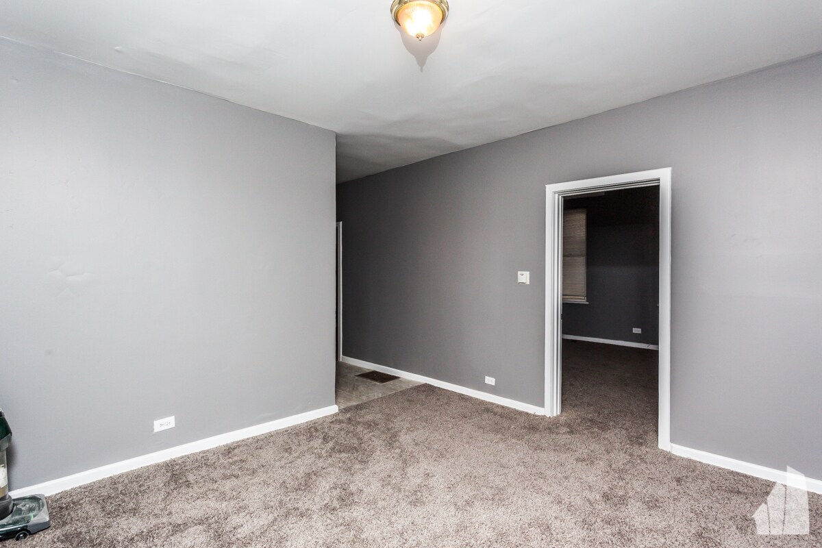 Building Photo - 1022 W Fry St