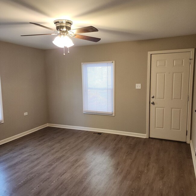 Building Photo - APPLICATIONS PENDING-Remodeled Older Home ...
