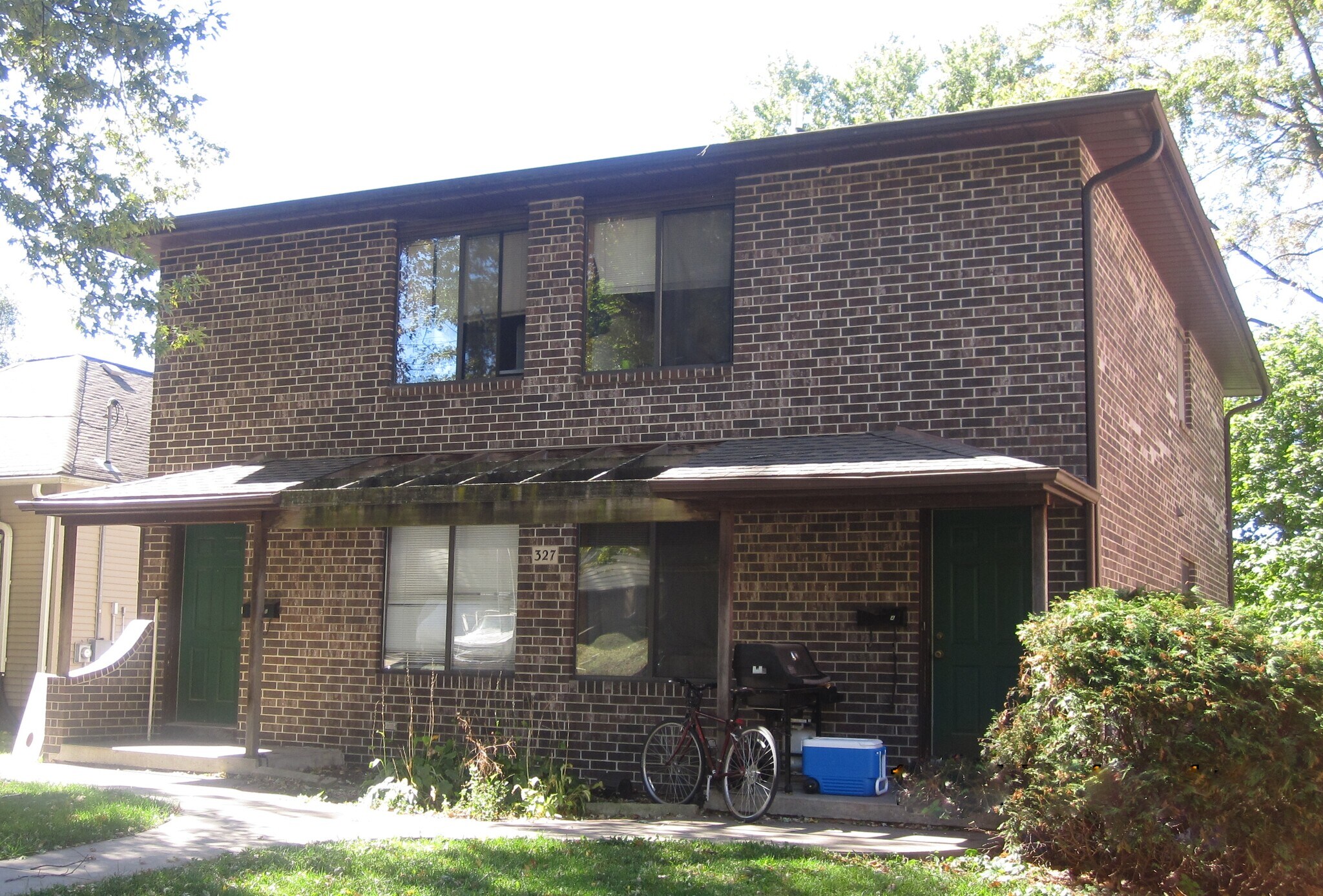 Building Photo - 327 S Lucas St