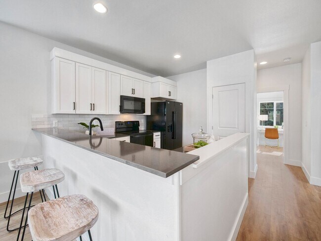 Building Photo - b2082