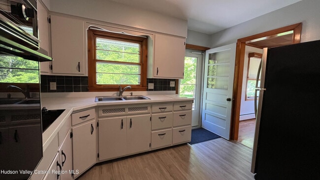 Building Photo - 12 Duzine Rd