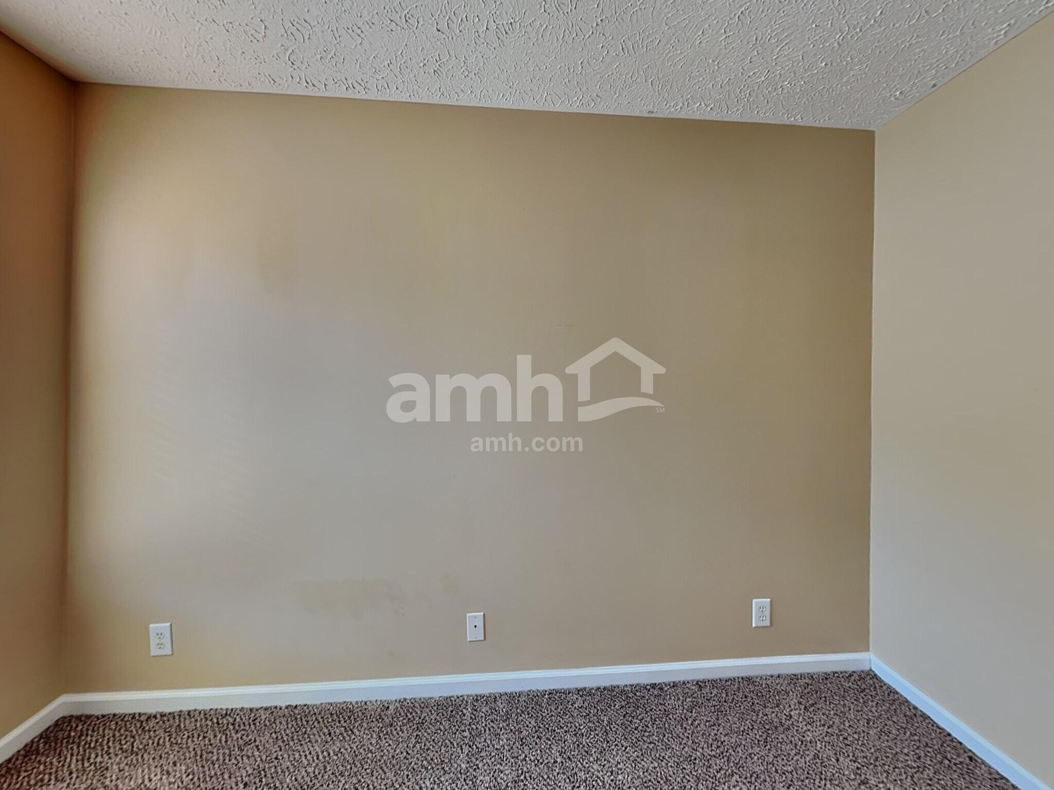 Building Photo - 3128 Hidden Creek Dr