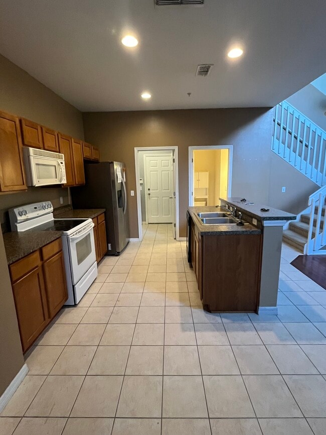 Building Photo - 10043 Moorshire Cir