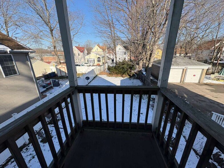 Building Photo - 327 Bassett St