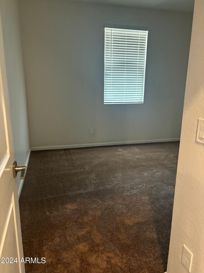 Building Photo - 2002 E Brooklyn Dr