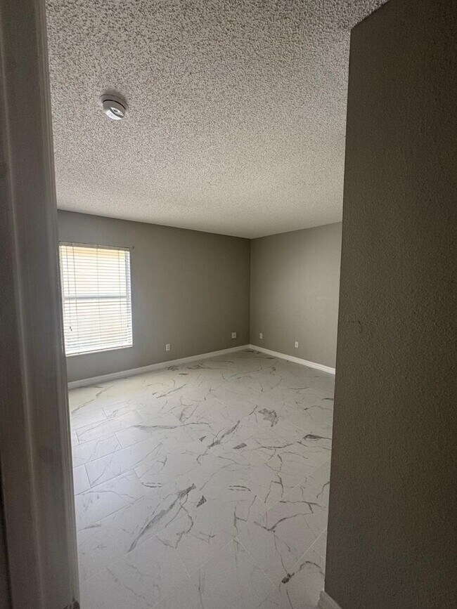 Building Photo - Spacious 4 bedroom house in Waterford Chase