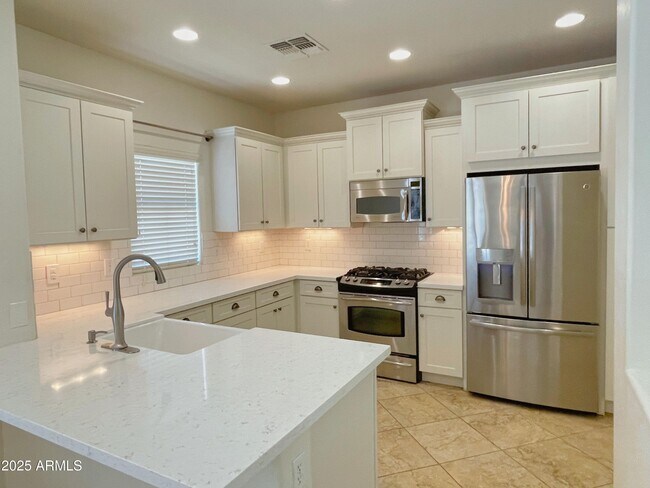 Building Photo - 3979 E Melinda Dr