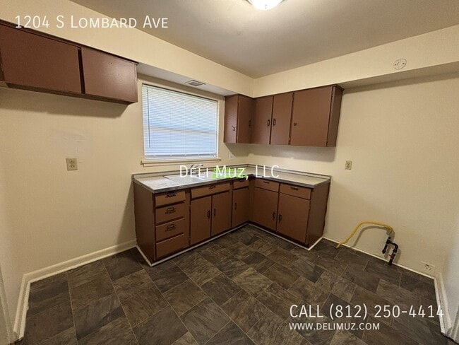 Building Photo - 1204 S Lombard Ave