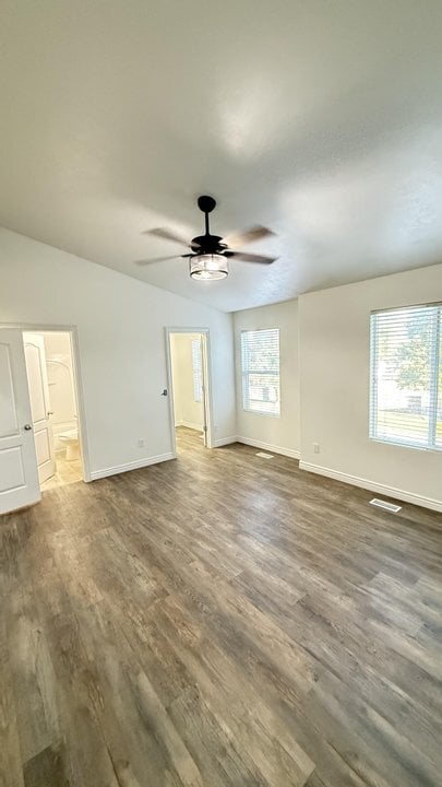Building Photo - 3334 Lower Newark Way