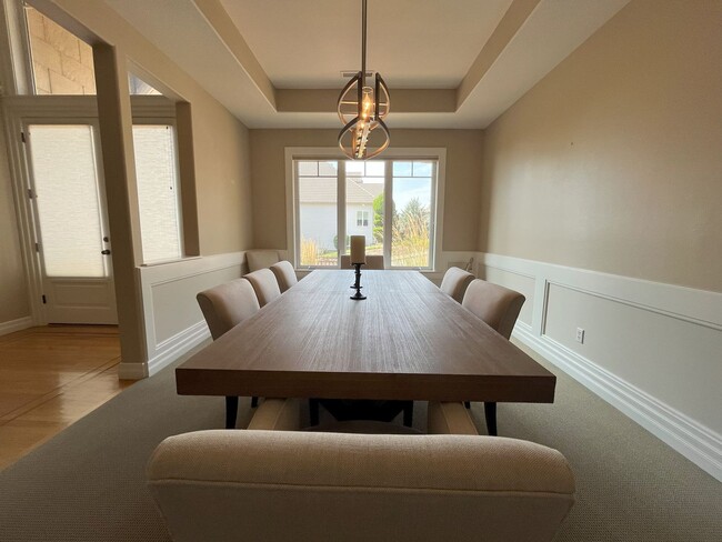 Building Photo - Forest-View Luxury Home with 5 Bedrooms, Luxury Primary Suite & Gourmet Kitchen